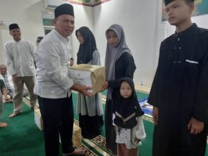 Safari Ramadhan di Masjid Junud Al-Qodim Kodim 0321 Rohil, Danrem 031 Wirabima Santuni Puluhan Anak Yatim