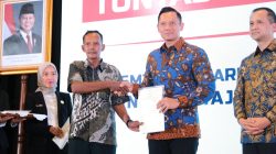 Pemerintah Serahkan 1.120 Sertipikat Tanah untuk Transmigran