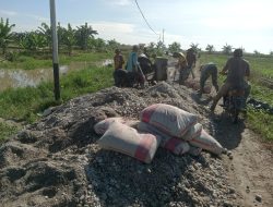 Semenisasi Jalan SK 7 Capai 60 Persen, Masyarakat dan Satgas TMMD ke-125 Kodim 0321/Rohil Antusias Gotong Royong demi Target Tepat Waktu