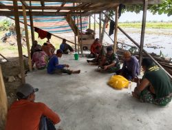 Perkuat Kemanunggalan, Satgas TMMD ke-125 Kodim 0321/Rohil Makan Siang Bersama Warga di Lokasi Semenisasi Jalan SK 7