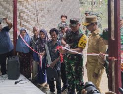 Momen Haru Selimuti Pemotongan Pita dan Penyerahan Kunci RTLH Bapak Slamet Oleh Danrem 031/WB